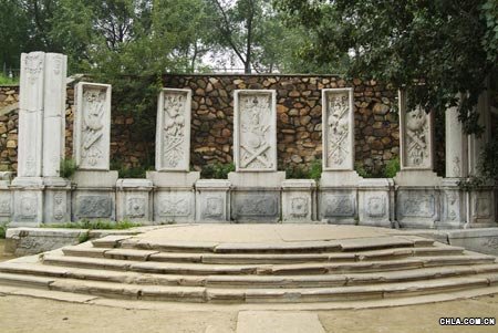 ��(d��ng)��Ȫ�����r(sh��)����(hu��)�γ�һֻ¹������ʮֻ�CȮ׷���Ą�(d��ng)�B(t��i)����