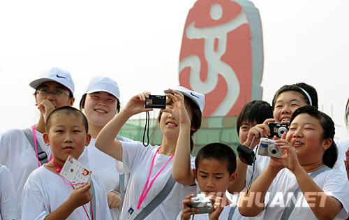 7��26�糿��һȺ�����ο��ڡ��Ї�ӡ��ǰ���ա� Ŀǰ�����ڴ�еġ��Ї�ӡ���ɞ��찲�T�V���������˲�Ŀ�ĊW�\���^�� ���A��ӛ�� ���� �z