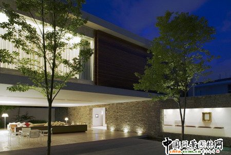 �����������R�����W�߸��OӋCasa Mirindaba�e��