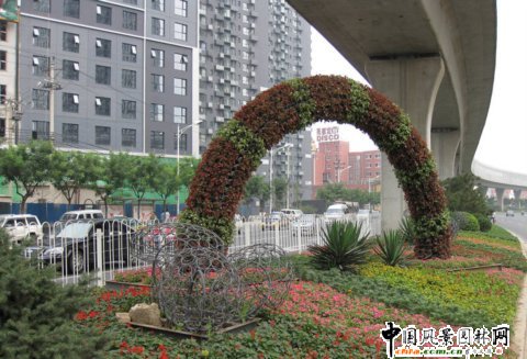 北苑路高架橋下中心隔離帶綠化工程