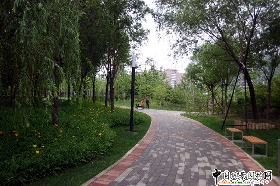 2008社會優(yōu)質(zhì)工程之五棵松文化體育中心外側(cè)代征地景觀