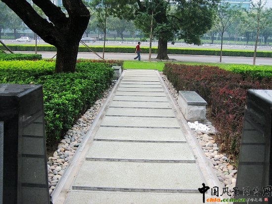 凱晨廣場--琉璃飾面發(fā)光地磚