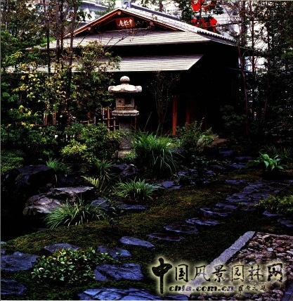 枡野俊明 中庭 瀑松庭