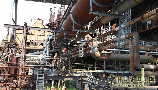 縱橫交錯的各種管網