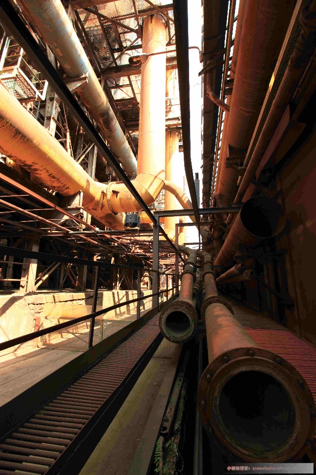 縱橫交錯的各種管網