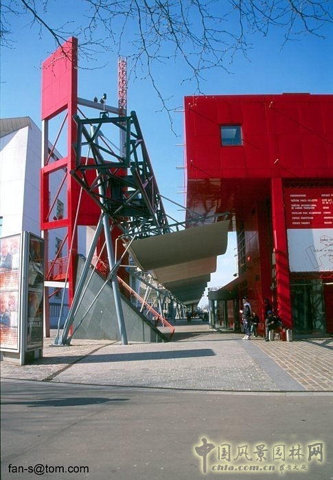 “瘋狂物”(“Folies)