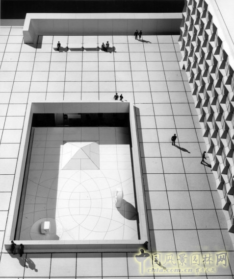 貝尼克圖書館下沉庭院