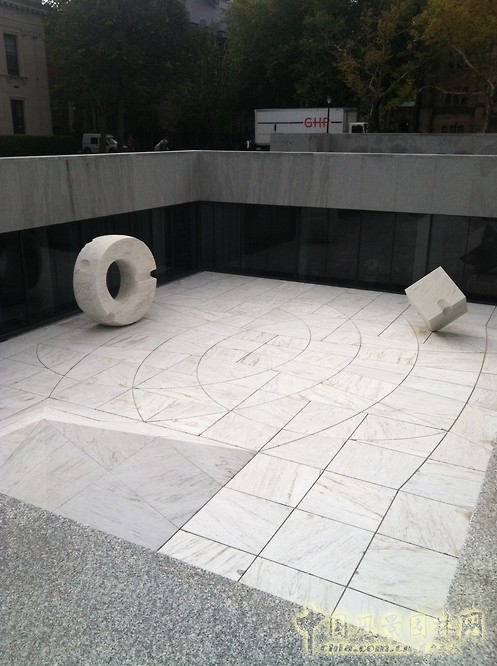 貝尼克圖書館下沉庭院