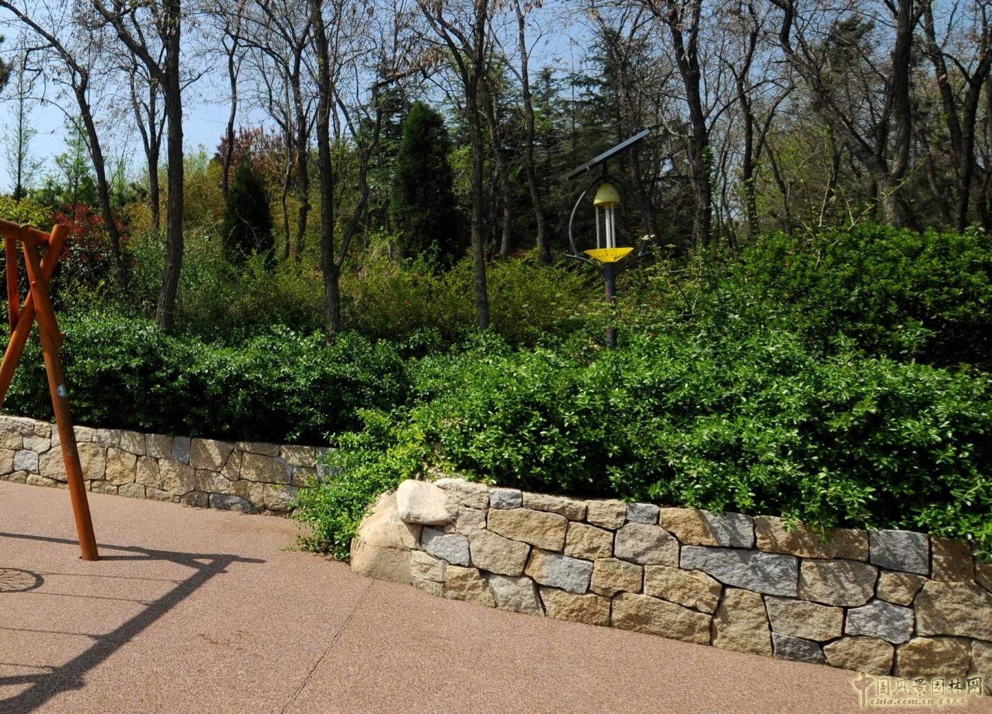 公園內高差的處理——卵石、毛石砌筑