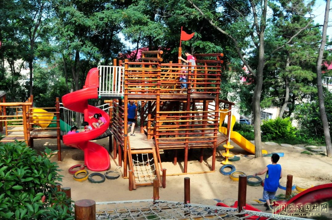 活動(dòng)健身場(chǎng)實(shí)景