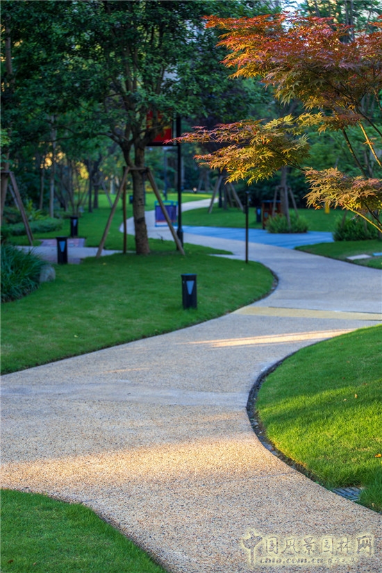 平和優(yōu)雅的人居美 藍調(diào)國際項目展示