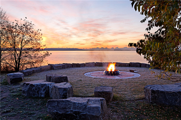 加拿大:安大略省雷灣濱水景觀