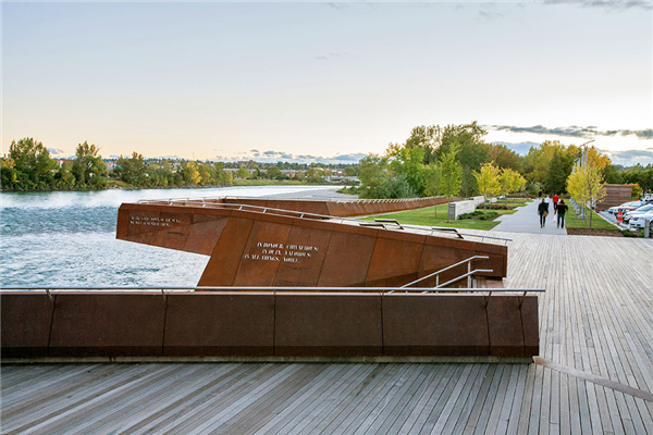 加拿大Poppy Plaza紀(jì)念廣場(chǎng)景觀設(shè)計(jì)