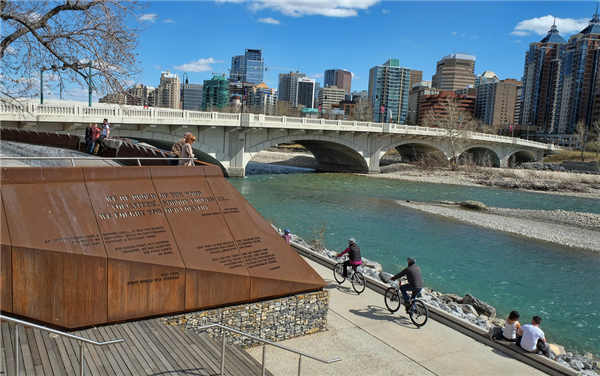 加拿大Poppy Plaza紀念廣場景觀設(shè)計