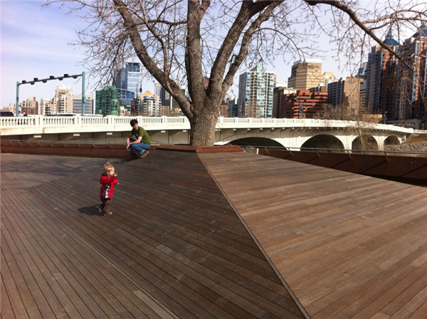 加拿大Poppy Plaza紀念廣場景觀設(shè)計