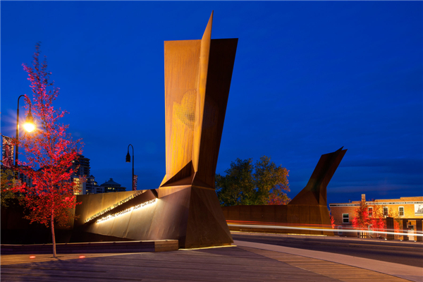 加拿大Poppy Plaza紀(jì)念廣場(chǎng)景觀設(shè)計(jì)