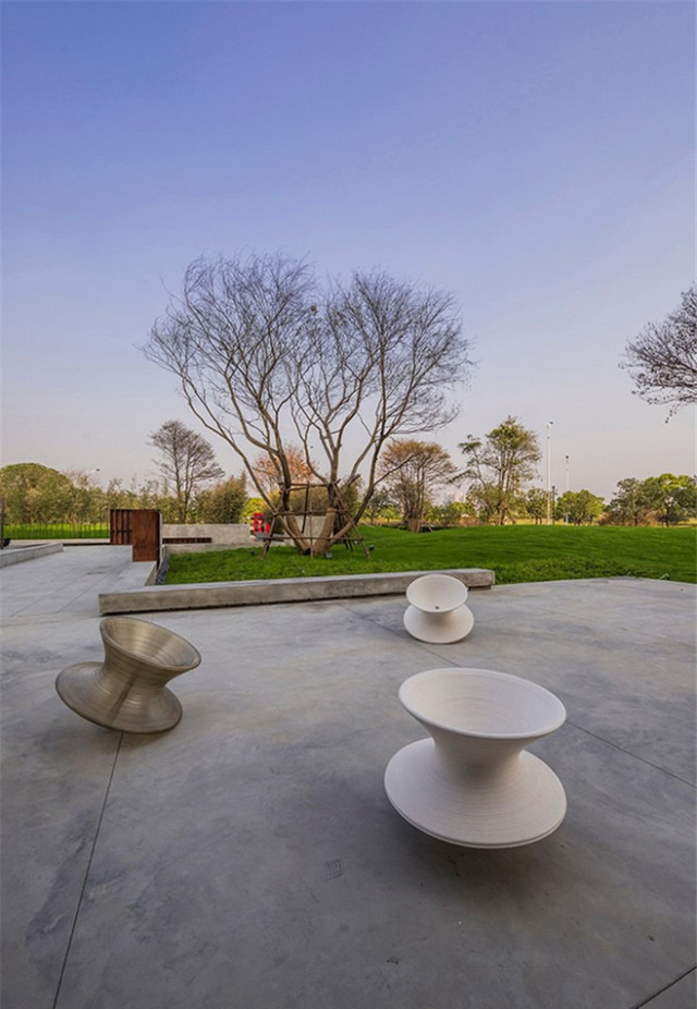 畫龍點(diǎn)睛的雕塑小品