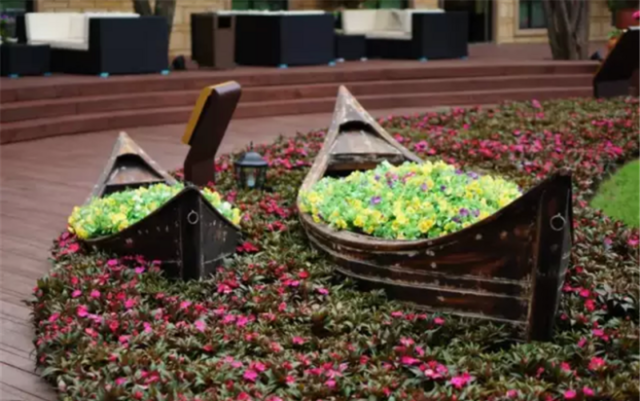 畫龍點(diǎn)睛的雕塑小品