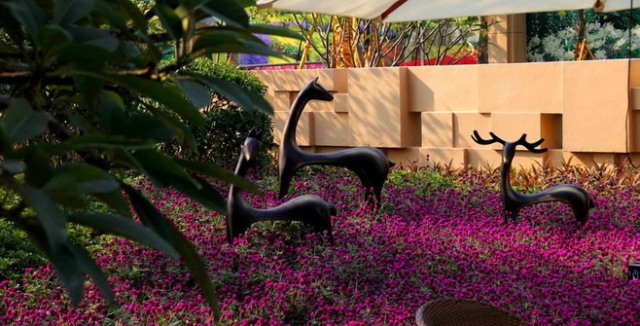 畫龍點(diǎn)睛的雕塑小品