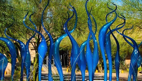 畫龍點睛的雕塑小品