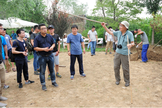 與小林治人一起學(xué)習(xí)體驗(yàn)造園