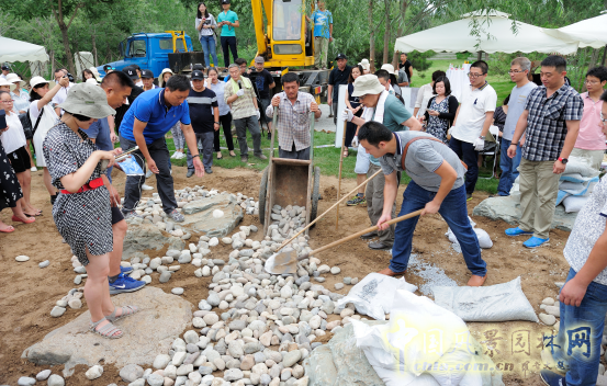 與小林治人一起學(xué)習(xí)體驗(yàn)造園