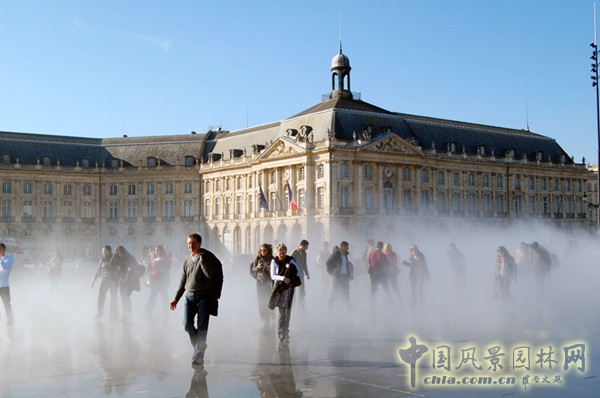 8月24頭條：法國(guó)波多爾鏡面廣場(chǎng)項(xiàng)目賞析