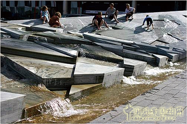 【9月13日頭條】愛爾蘭都柏林大運河廣場景觀改造