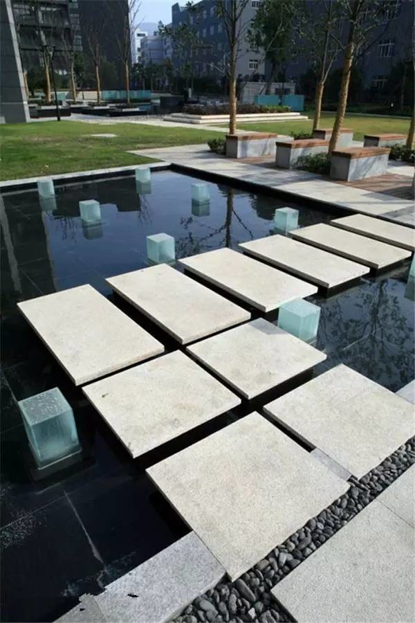 公共空間中的汀步設計