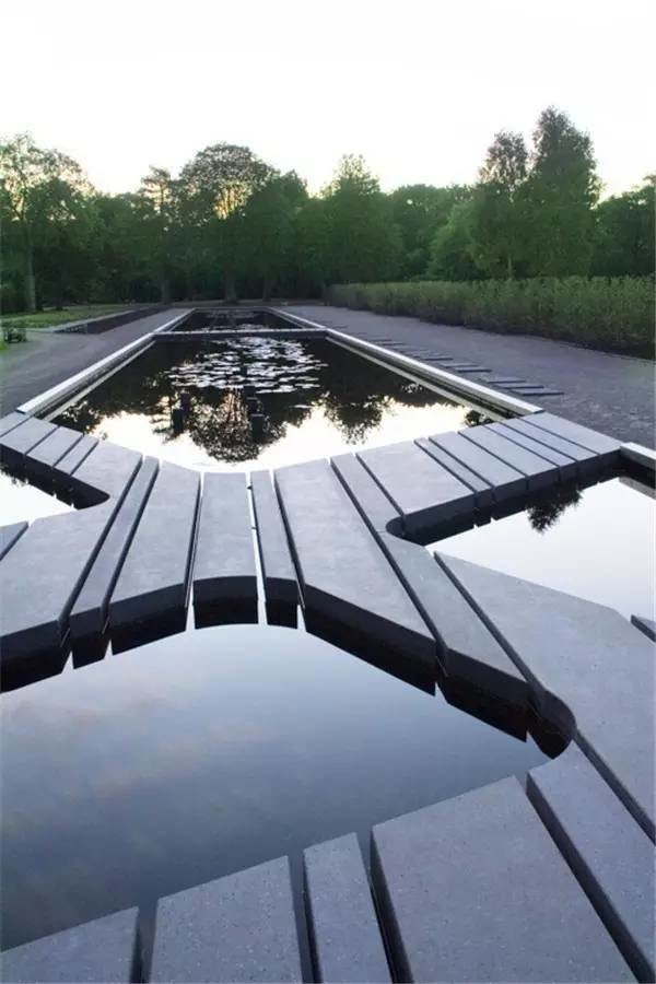 公共空間中的汀步設計