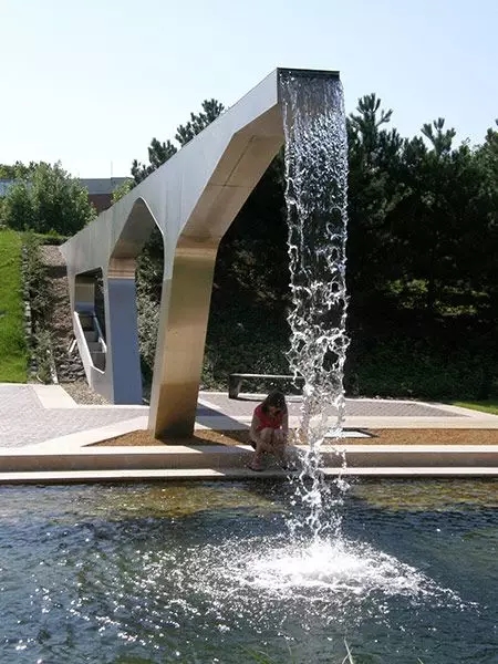 不銹鋼材料做景觀也高顏值