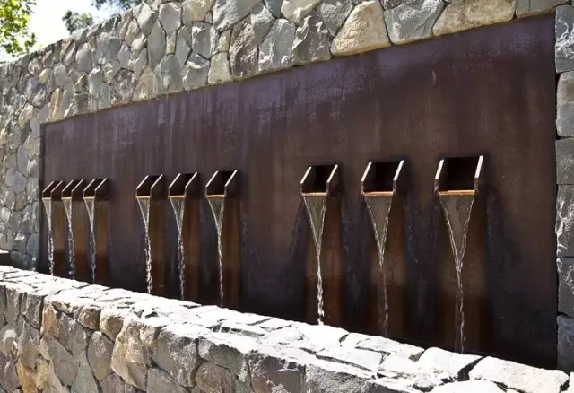 不銹鋼材料做景觀也高顏值