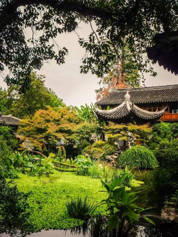 西湖邊上靈動的中國古典園林