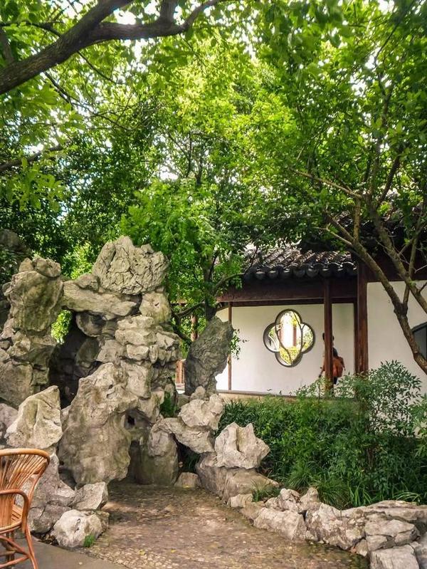 西湖邊上靈動的中國古典園林