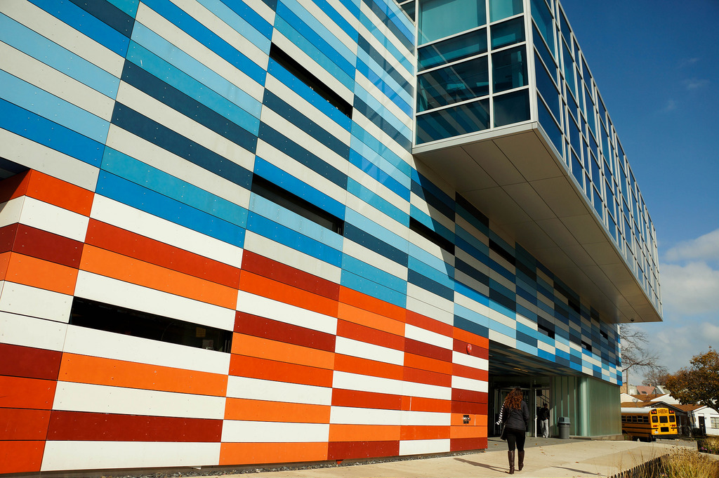 美國(guó)GaryComer青年活動(dòng)中心綠色屋頂