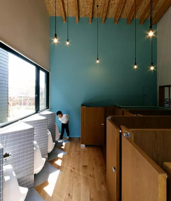 幼兒園不是游樂場，也不需要五顏六色