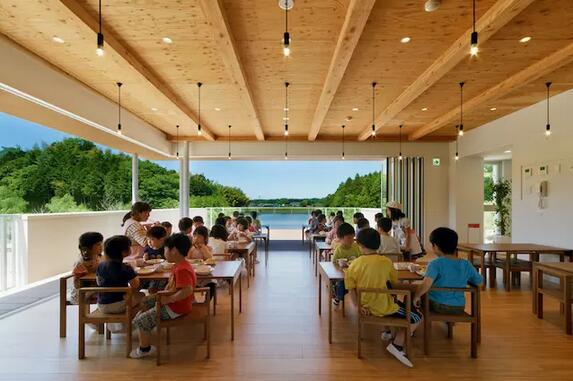 幼兒園不是游樂場，也不需要五顏六色