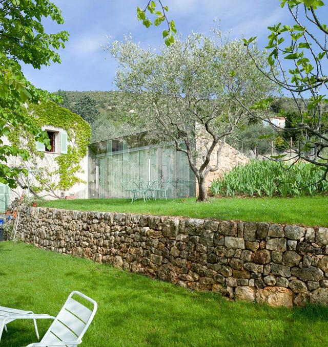 “消失”在景觀中的空間:法國SPE住宅