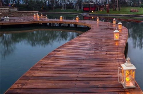 如何使用木材增添園林景觀情趣