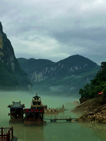 重慶龔灘古鎮現河霧奇觀美輪美奐如仙境