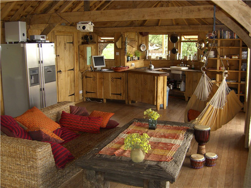 “藍(lán)森林”樹屋給你樹梢間生活的神奇體驗