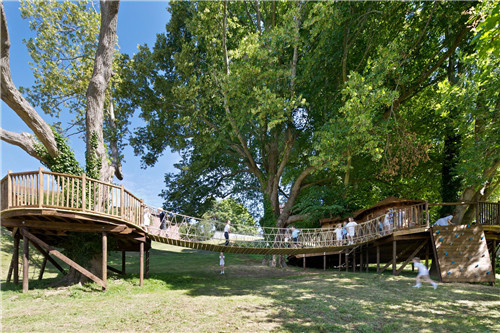 “藍森林”樹屋給你樹梢間生活的神奇體驗