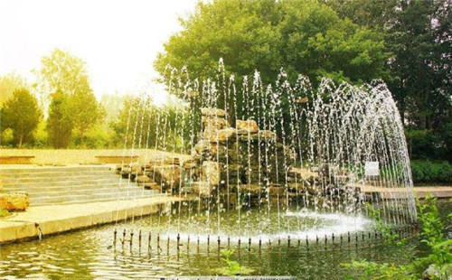 用流動藝術(shù)展現(xiàn)水滴之美