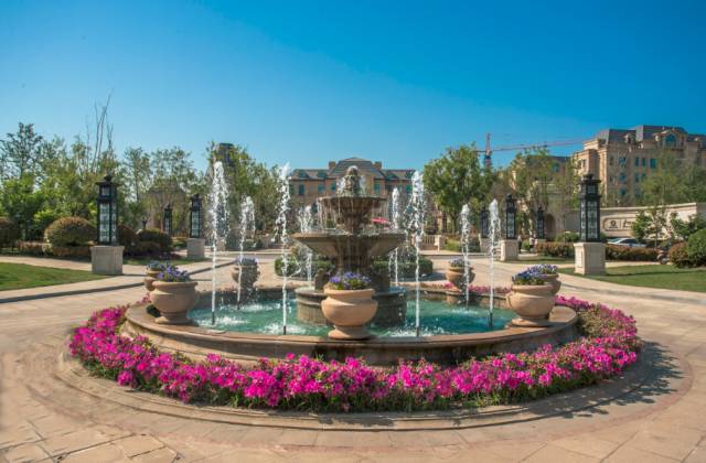 用流動藝術(shù)展現(xiàn)水滴之美