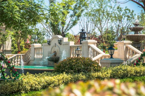 用流動藝術(shù)展現(xiàn)水滴之美