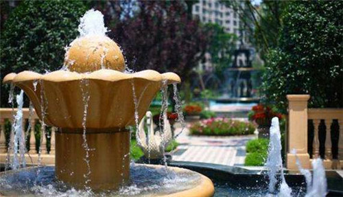 用流動藝術(shù)展現(xiàn)水滴之美