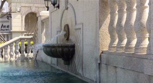 用流動藝術(shù)展現(xiàn)水滴之美