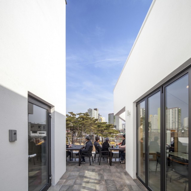 遠離城市喧囂的花園咖啡廳