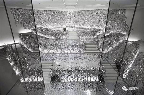 設計師用棱鏡打造出“萬花筒中的常春藤”