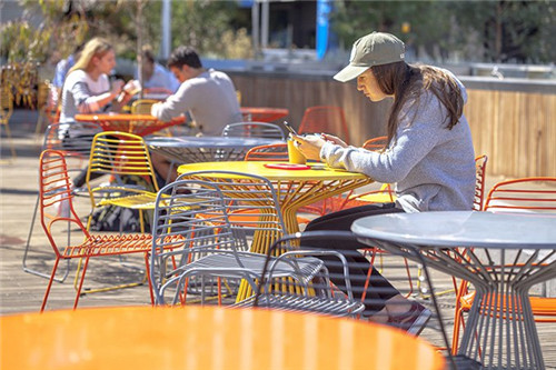 澳大利亞莫納什大學里充滿活力的開放空間